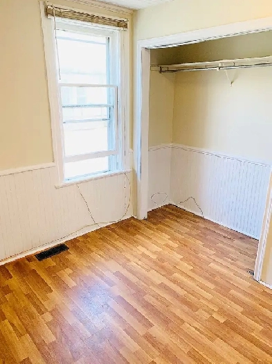 Room For Rent (Downtown Apartment) Dog & Cat Friendly - Open Now Image# 1