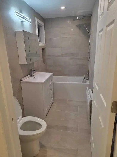 Super 5 1/2 a proximite de tout, metro fabre disp 1er janvier Image# 1