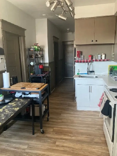 SUITE PRIVÉE (Chambre   Bureau/Salon) 5min metro Lasalle Image# 1