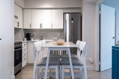 Downtown Toronto Apartment Room for Summer Lease Takeover Image# 1