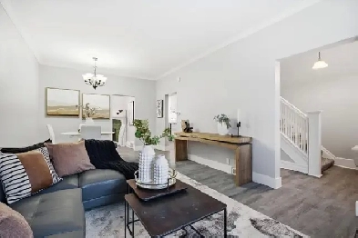 HOME FOR SALE: Prime Walkable Character Gem in Lord Roberts! Image# 1