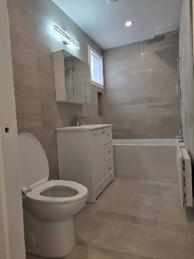 Splendide 5 1/2 a proximite des services est du metro fabre Image# 1