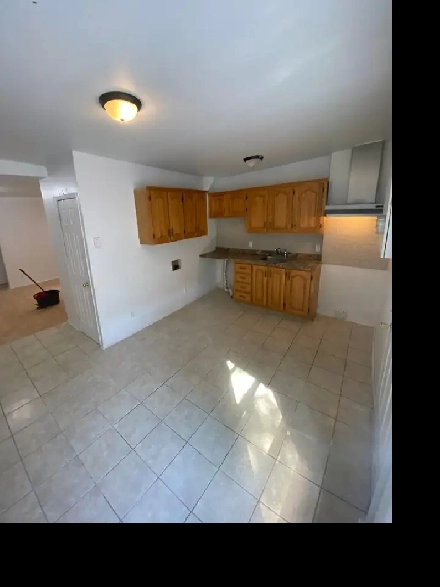 Logement à louer À côté du métro Rosemont (Petite Italy) Image# 1