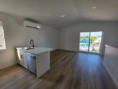 For Rent: Modern 2 Bed 1 Bath Duplex Unit St. James-Assiniboia Image# 1