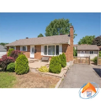 Student house next to Algonquin with 2 legal units together Image# 1