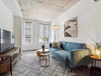 SUPERBE condo tout MEUBLÉ Image# 1