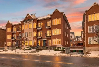 NOUVEAUTÉ | GRAND CONDO SUR 2 ÉTAGES À VENDRE – ÎLE DE MONTRÉ Image# 1