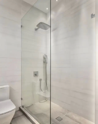 High quality female’s room by NW train station Image# 1