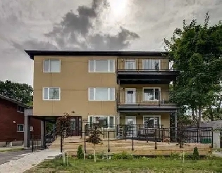 Cozy & Sun-Filled 1-Bed Apartment in Prime Old Ottawa South Image# 1