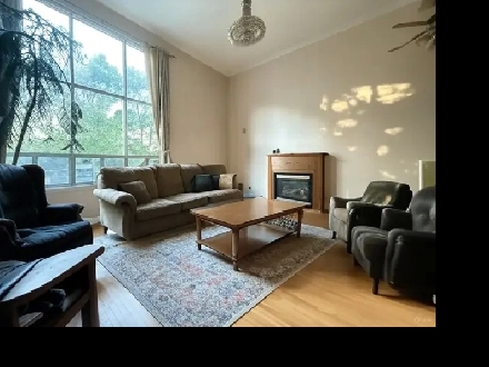 Spacious and well-maintained 4-bedroom upper-level unit for rent Image# 1