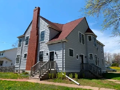 Beautiful Fully Furnished 3 Bedroom Upstairs Unit in Brighton Image# 1