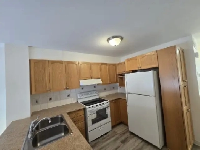 Newly Renovated 2 bedroom Executive Terrace home Centrepointe Image# 1