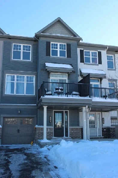 3-STOREY TOWNHOUSE IN ORLEANS FOR RENT Image# 1