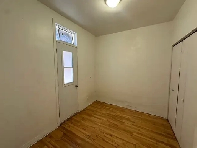 4 1/2 à louer sur l'avenue Mont Royal Est Image# 1