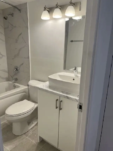 Bright 3 bedroom 2 bathroom west end Image# 1