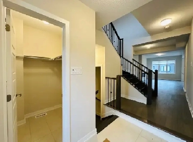 Barrhaven Stonebridge Fenwick Way 3-bedroom townhome for rent Image# 1