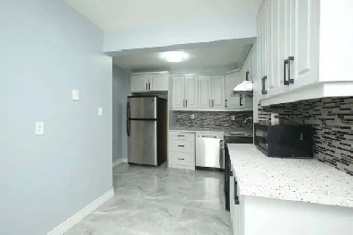 1,500 sf 5-Bed Townhome   Bsmt/Yard/Parking Incl (Dusay Place) Image# 1