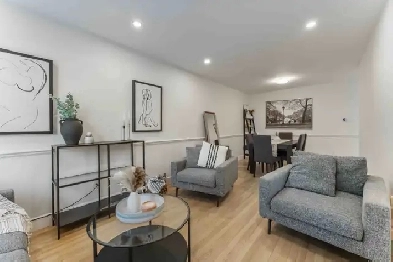 Updated 3-Bed Freehold Townhouse w/ Finished Basement Barrhaven Image# 1