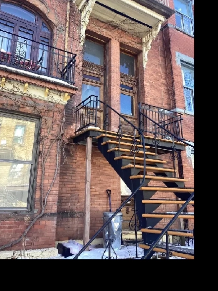 Room for sublet or lease transfer in Plateau Image# 1