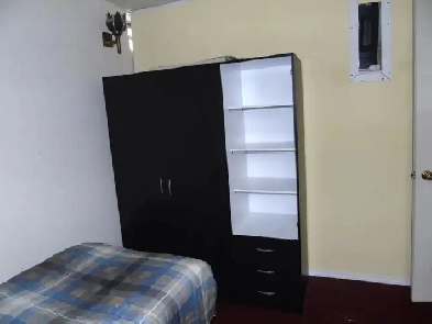 Roomnear Rundle C Train NE and Mall Image# 1