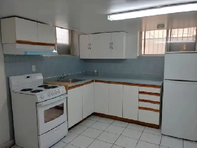 Spotless Basement Bachelor Apartment April 1, Bloor & Dufferin Image# 1