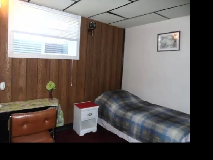 Room near Rundle C Train NE and Mall Image# 1