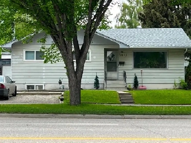 Available now university c-train Mall close downtown one bedroom Image# 1