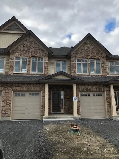 3 bedroom town house in Findlay creek Image# 1