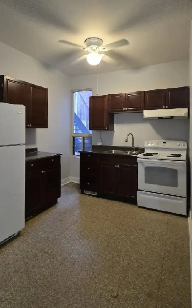 2 BEDROOM WALK-UP UNIT WITH BALCONY – DOWNTOWN EAST Image# 1