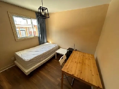 All-inclusive private room near Bank St. & Walkley Rd. Image# 1