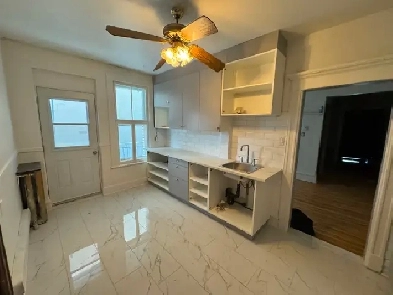 Parc-Extension 5.5 rental / Appartement 5.5 à Louer Image# 1