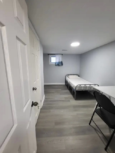 NORTH-YORK ROOM RENTAL w/ PRIVATE BATHROOM, PARKING SPOT, $750 Image# 1