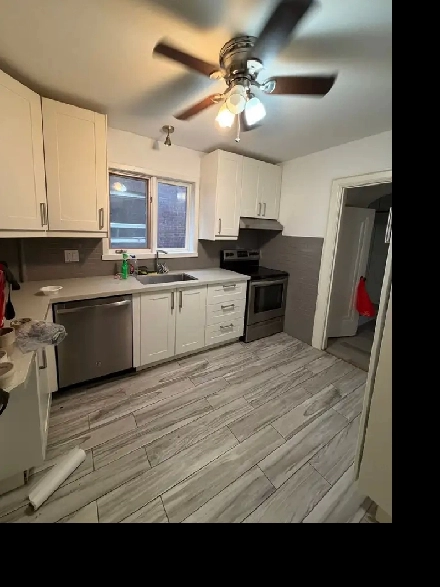 ROOM FOR RENT MIDTOWN TORONTO AVAILABLE IMMEDIATELLY image