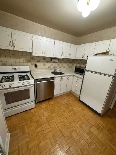 ROOM FOR RENT NEAR FAIRVIEW MALL  DON MILLS AND SHEPPARD image