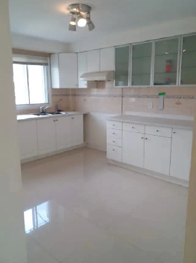 Grand 5 1/2 Villeray dispo maintenant ou Juillet Image# 1