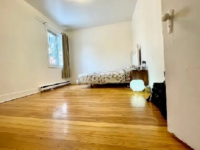 Large 6 ½ Unit near Snowdon Metro available on July 1 Image# 1