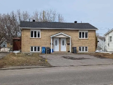 Family home for rent with yard 3 bed 1 bath image