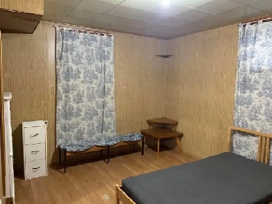 Bedroom for Rent (across Westmount Mall) - Utilities Included Image# 1