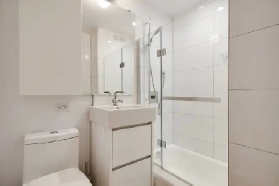 Superbe Studio Meublé au Cœur du Plateau Métro Laurier Image# 1