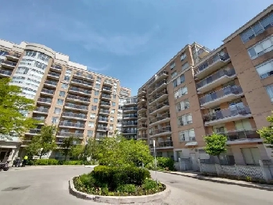 Stylish 499 sf Bachelor with Juliet Balcony image