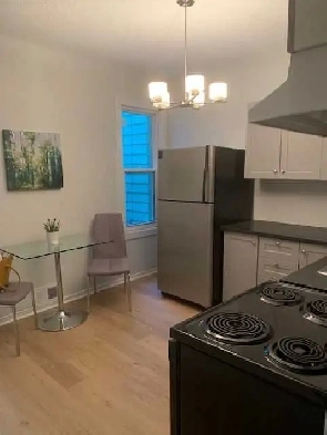 5 Bedroom Townhouse on Gladstone! Image# 1