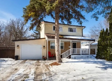 Extensively Upgraded 3bdrm 2-Storey Home on a Private Treed Lot! Image# 1