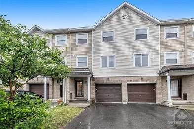 Primary bedroom in a townhouse for rent in Barrhaven - Shared Image# 1