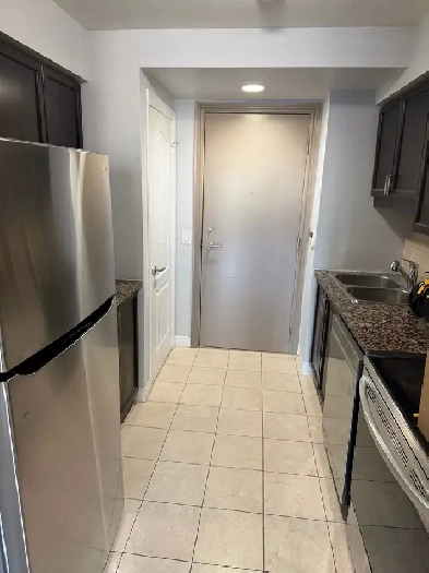 1 bed/1 bath condo - step away from STC (video attached) Image# 1