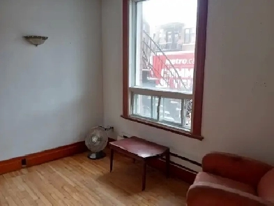 Grande chambre à louer près de la promenade Masson Image# 1