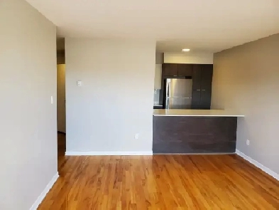 1 bedrm apt, June 1st, quiet south end building, top floor Image# 1