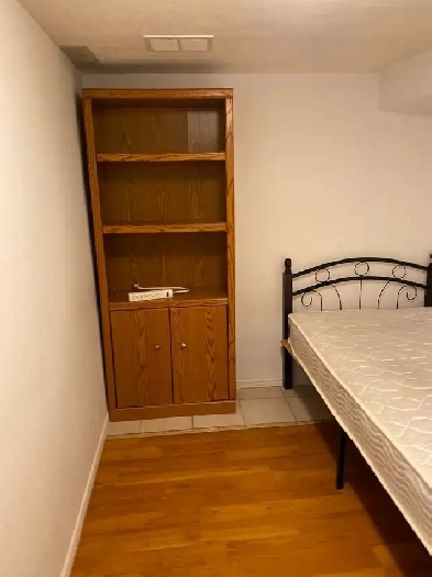 Cozy room in eastyork available from April 1stsingle only 750 image
