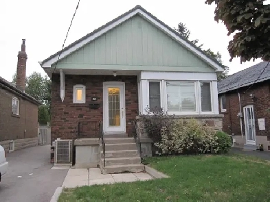 House for Rent in East York image