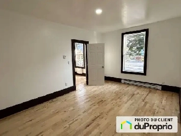 5.5 next to metro Parc & campus MIL (avail July) Image# 1