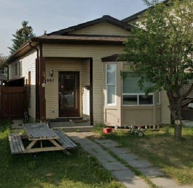 2-Bedroom living yard, parking pad-Suite for Rent: Martindale NE Image# 1